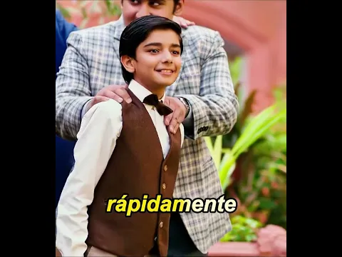 El niño quería aprender billar, así que imitaba en secreto los movimientos del campeón.#shorts