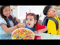 Download Lagu Emma and Jannie Wants to Be Good Sisters for Ellie | Funny Stories About Brothers and Sisters