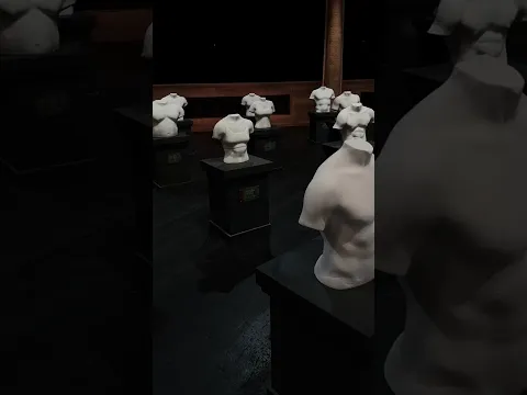 L'iconica sala dei busti di PHYSICAL ITALIA