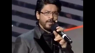 عندما يغني شاروخان لأول مرة بصوته شاهد رد فعل الحضور 