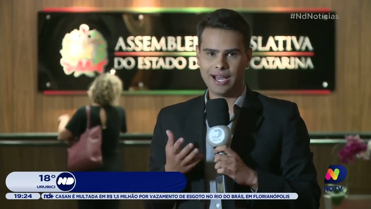 Pacotaço: Assembleia Legislativa analisa 70 projetos e manifestantes lotam galeria