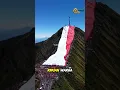 Download Lagu 😱 Viral! Bendera Merah Putih Raksasa Dibentangkan di Atas Gunung!