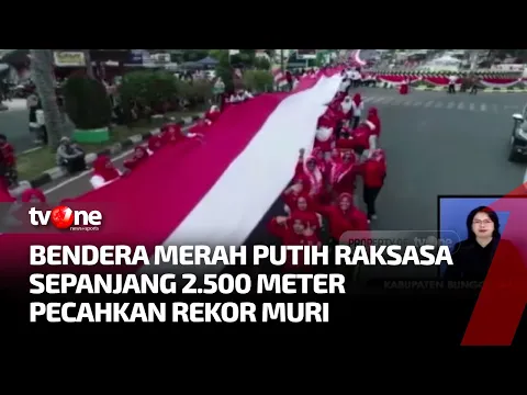 Merah Putih Raksasa Sepanjang Ribuan Meter Menutupi Jalan di Jambi