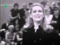 Download Lagu Irena Santor - Tych lat nie odda nikt (TVP 1969)