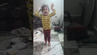 رقص جوجو و جو علي اغنية بسيطه اه اه  رقص جوجو و جو علي اغنية بسيطه اه اه