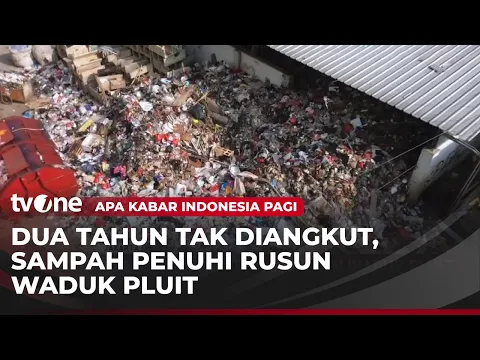Sampah Menggunung di Rusun Waduk Pluit
