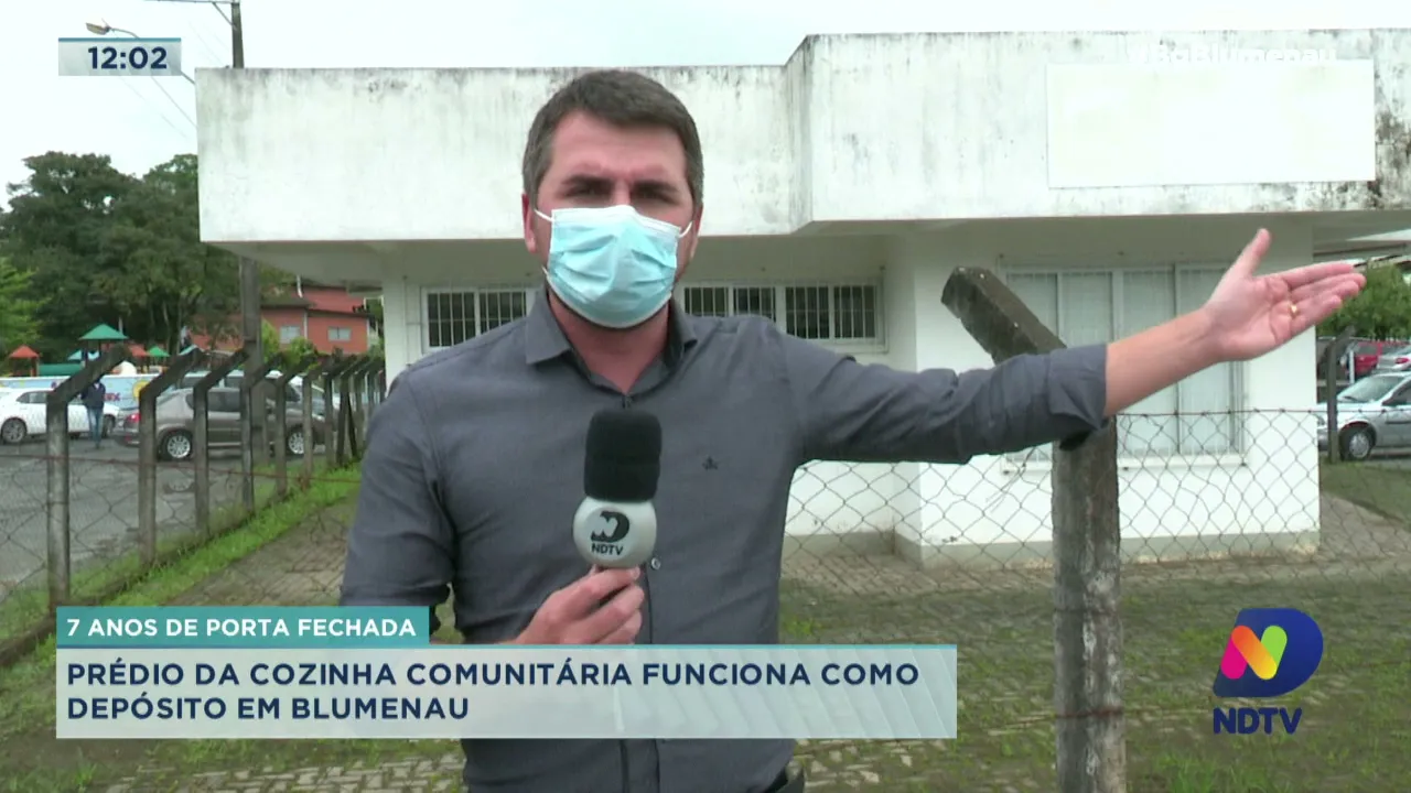 Prédio da cozinha comunitária funciona como depósito em Blumenau