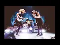 Sleater-Kinney - "One more hour"