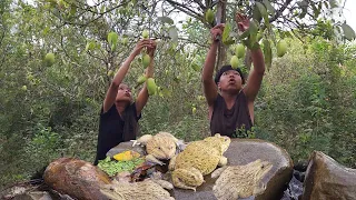 Survival skills: Catch and Cook frog with mango for food of survival, Eating delicious in jungle
