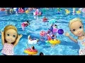 Download Lagu Super FLOATIES party ! Elsa and Anna toddlers - pool - Barbie - lazy river - water fun splash