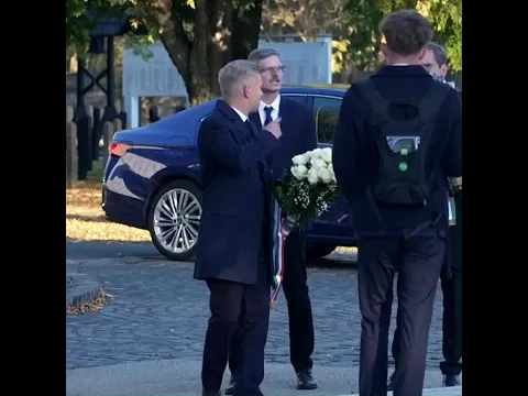 Leaders honour uprising victims