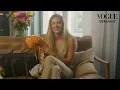 Download Lagu Alica Schmidt öffnet ihre Tasche – mit Trainingsschuhen \u0026 Fusselrolle | In the Bag | VOGUE Germany