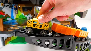 Video educativo con juguetes para niños: ¡Vehículos de la comunidad en la mina de oro!