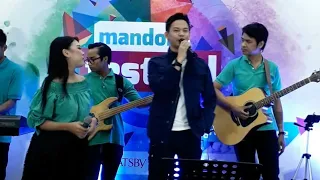 Download Merinding..... Andi Arsyil Nyanyikan Lagu Ketika Cinta Bertasbih. MP3