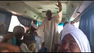 بالدفوف مواطنون يهتفون للقوات المسلحة و يطالبون البرهان بحسم الخوارج 