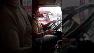 سواقين النقل لما يكونو مسافرين طريق طويل احلي لعب بالسراين 