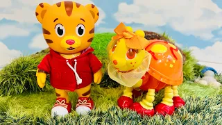 Daniel Tigers Neighbourhood Toys Winnie The Pooh Surprise Story Book Video for Kids