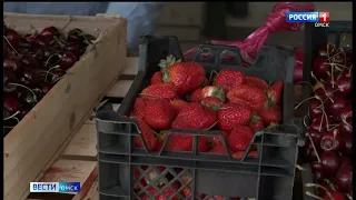 Омск наводнили ларьки с подозрительной клубникой