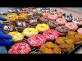 Download Lagu Elke dag uitverkocht! Geweldige donutmeester die donuts in Amerikaanse stijl maakt