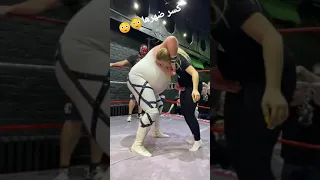 يكسر ضهر فتاه في الحلبه  يكسر ضهر فتاه في الحلبه