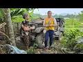 Download Lagu The girl bought the car, repaired and restored the old Jeep car.