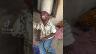 الطفل المشهور لي صار ترند يبكي ثم يضحك 