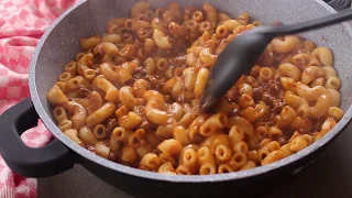 معكرونة باللحم المفروم وصلصة الطماطم 