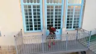 على نغمة قلبي دندنها