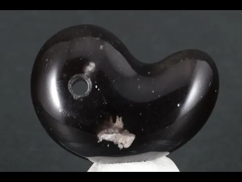 ゴビ石−162  彩玉　勾玉　原石 長野県和田峠産 黒曜石 勾玉 9.8g｜国産 天然石 通販キラリ石