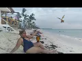 Gordita pero Feliz en la playa 1