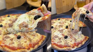 إذا راكي وحدك فدار😁أرواحي نديرو اروع واخف بيتزا الطاجين🍕بدون فرن وراح تجيك هبااال😋فكرة عشاء سهلة
