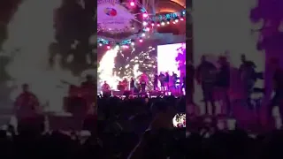 حكيم اه يا قلبى من حفل القرية العالمية فى الأمارات دندنها