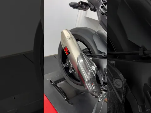Full Akrapovic Exhaust On The Yamaha R1 🔊