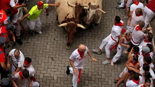 شاهد جرحى خلال سباق سان فيرمين للثيران في إسبانيا 