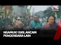 Lagu Sambil Bawa Helm, Ojol Ngamuk ke Pengemudi Mobil usai Ditegur | tvOne Minute