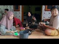 Download Lagu Masak dan makan di emperan rumah mbak aniik