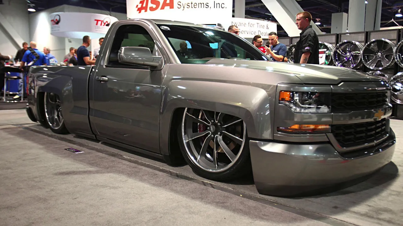 Fuerza Regida - Radicamos en South Central (Trokas Y Corridos)