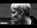 Download Lagu G-Eazy \u0026 Halsey - Can't Fall In Love (Official Video)