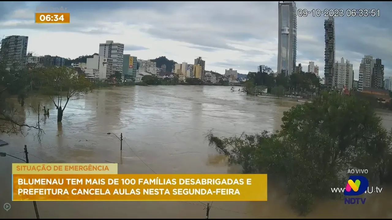 Blumenau tem mais de cem famílias desabrigadas e prefeitura cancela aulas nesta segunda-feira