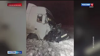 Сотни омичей стали жертвами гололёда, на дорогах множество аварий