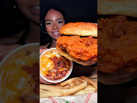 Chilis Nashville hot sandwich + fried mozzarella + loaded Mac