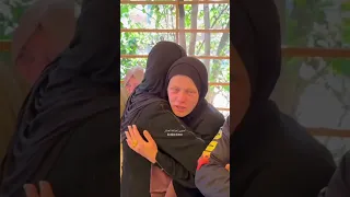 وداع حزين للشهداء الذين ارتقوا فجر اليوم جراء غـ ـارة اسـ ـرائيلية استهدفت خيمتهم في مدينة خانيونس 