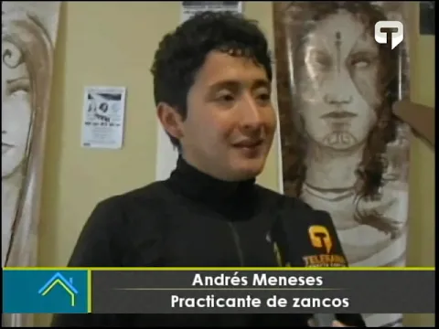 Zanqueros artistas constantes para mantener el equilibrio desde lo alto