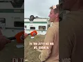Download Lagu Mannen gooien caravan op de kop als karma voor lakschade