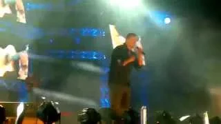 موقف جميل من الهضبه  اديني رجعتلك  حفله استاد الهوكي      دندنها