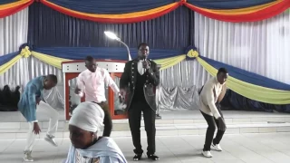 chamwenyewe jembe akiimba jumapili hii mito ya baraka