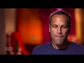 Jack Johnson teaches Aussie reporter how to play the ukulele | 60 Minutes Australia