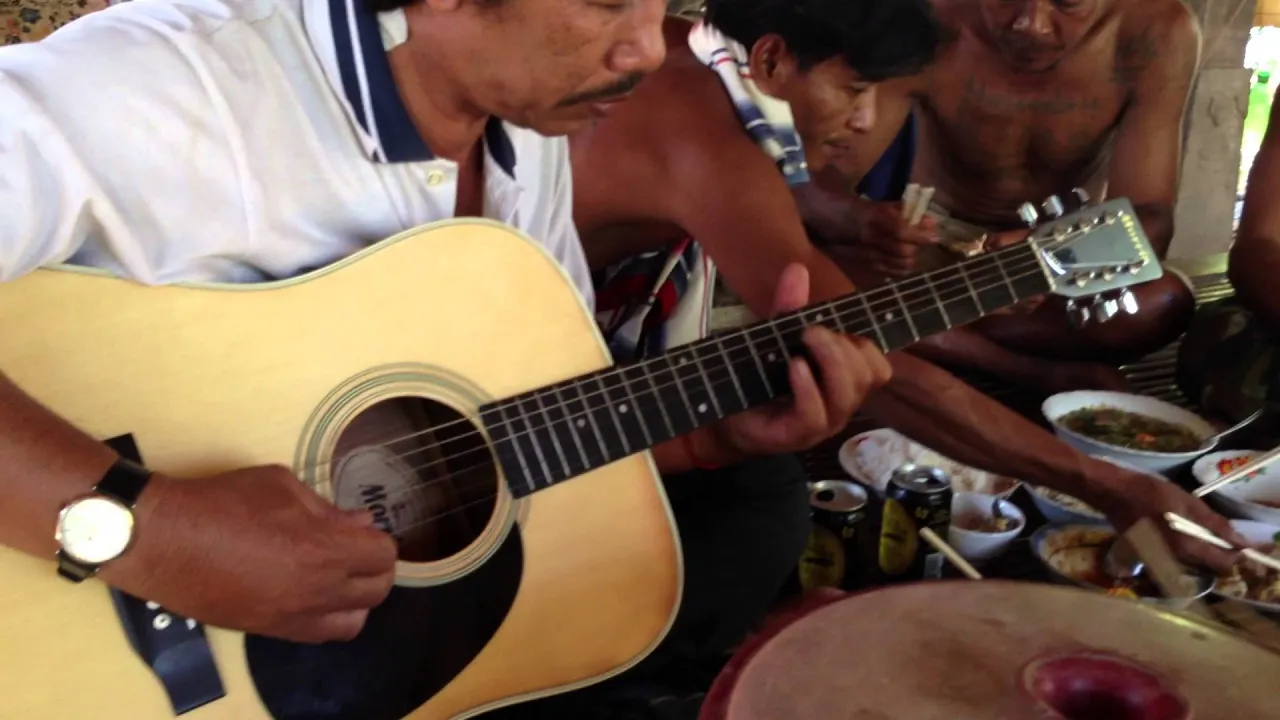 Khmer guitar romvong