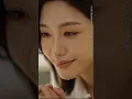 窮乞丐路邊謀生被眾人瞧不起，卻被美女總裁要求做貼身保鏢，原來他的真實身分是龍國戰神！一拳打飛惡霸證明身份，到了晚上貼身保護她，美女總裁瞬間愛上豪擲千億求嫁！
