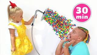 أخت أليسيا إيفا وقطة مضحكة تتعلمان كيفية القيام بروتين الصباح